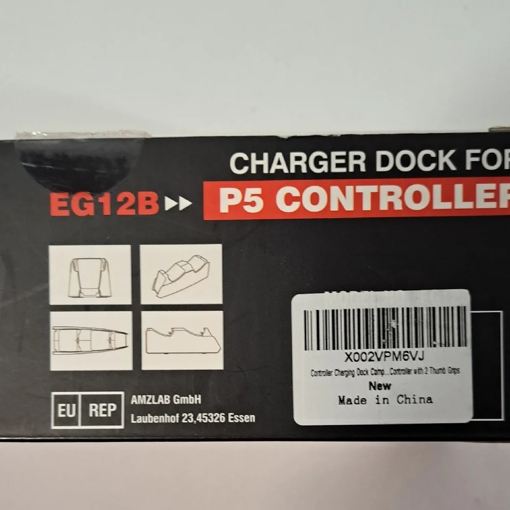 EG12B Dual Charging Dock for P5 Controller - Black and White